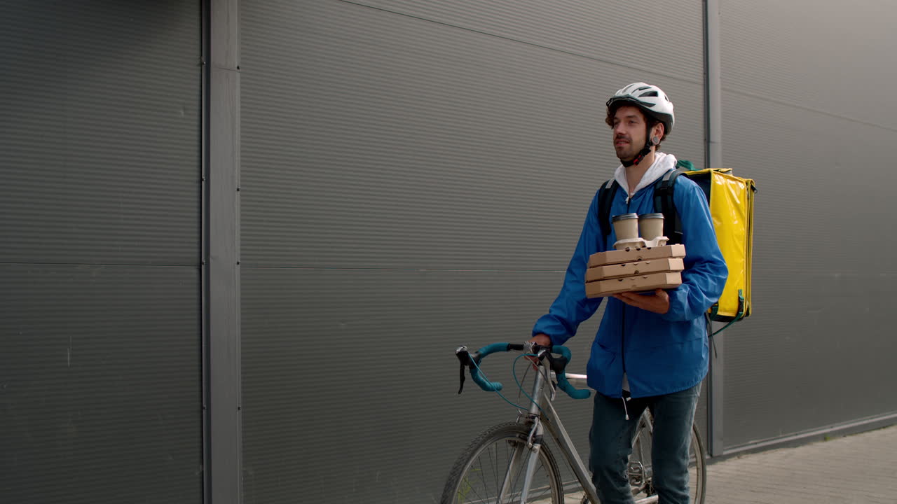 Maaltijdbezorger op een fiets