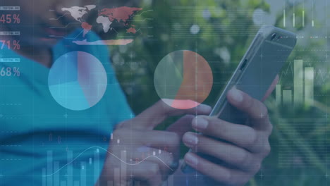 animación del procesamiento de datos financieros sobre una mujer biracial usando un teléfono inteligente