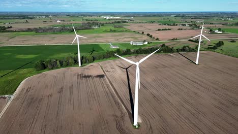 Las-Turbinas-Eólicas-En-El-Noreste-De-Wisconsin-Activan-El-Viento-Produciendo-Electricidad.