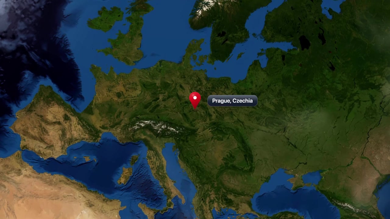 Animace přiblížení satelitu z vesmíru na Evropu s označením Prahy v České republice. Obsahuje snímky NASA ve veřejné doméně
