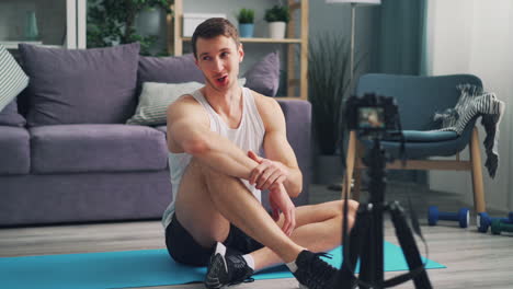home workout video tutorial by fitness influencer