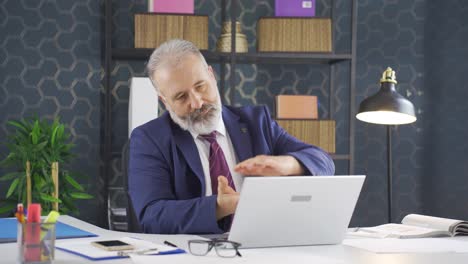 Geschäftsmann-Hält-Online-Meeting-Ab.