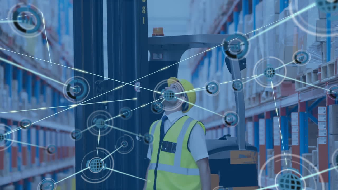 animación de la red de conexiones con iconos sobre el hombre que trabaja en el almacén