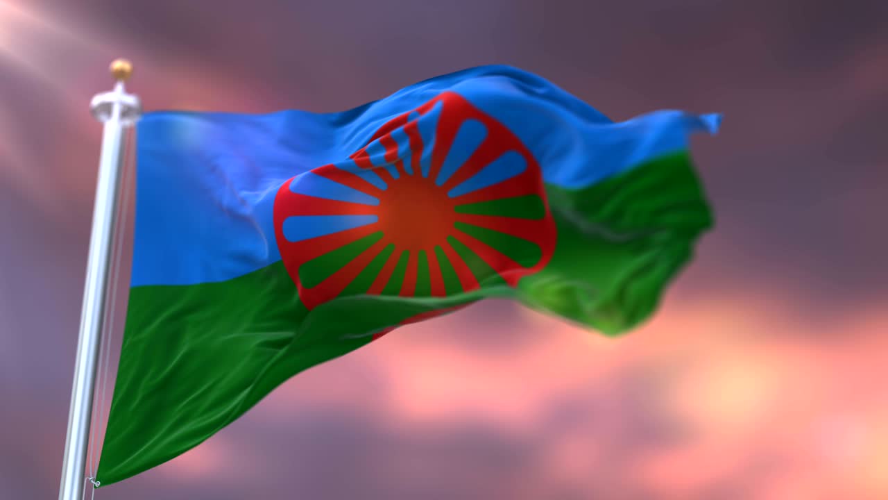 bandera del pueblo romaní al atardecer. bucle