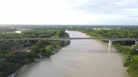 puente gabkhan en jhalokathi, bangladesh que abarca la vía fluvial