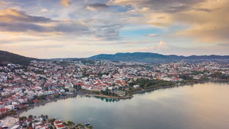 Luftaufnahme-Der-Farbenfrohen-Skyline-Der-Stadt-Datça-–-Drohnen-Hyperlapse