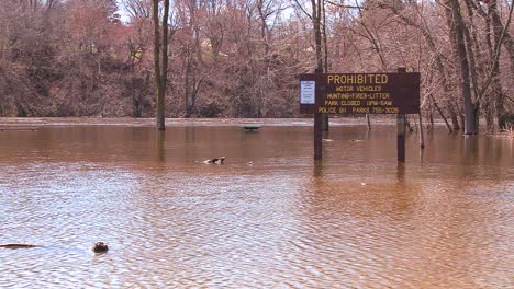 Un-Parque-Se-Inunda-Después-De-Fuertes-Lluvias