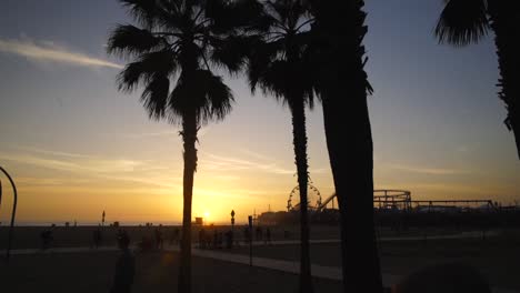 Santa-Monica-California,-Playa-Y-Malecón