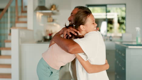 feliz, abrazo y niña con su padre vinculación