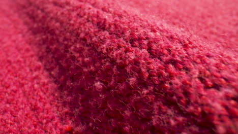 primer plano extremo de material de lana de color rosa brillante