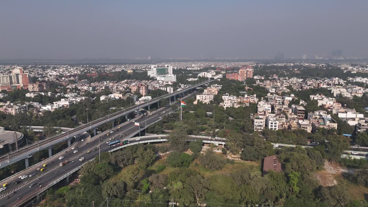 Ripresa aerea di Delhi che rivela zone residenziali e armonia urbana