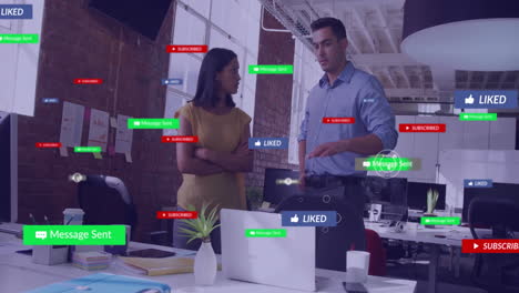 animación de iconos de redes sociales con textos sobre diversos colegas discutiendo el trabajo en la oficina
