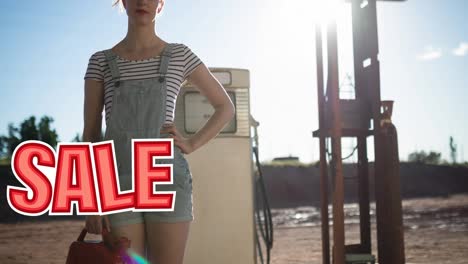 animación de texto de venta en rojo sobre la sección media de una mujer caucásica sosteniendo un bidón en una gasolinera