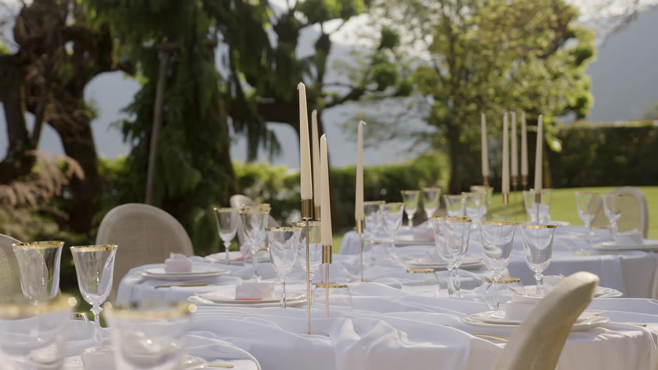 Elegante allestimento per cene all'aperto