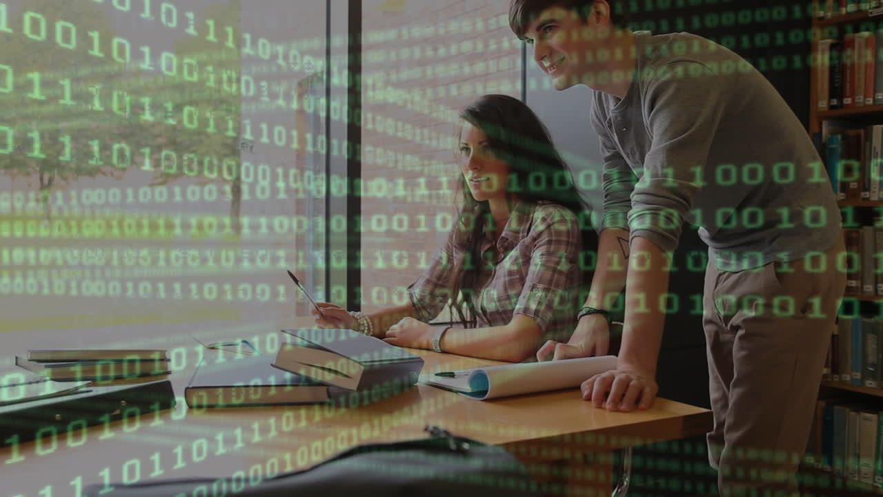animación de código binario sobre estudiantes caucásicos aprendiendo en la biblioteca