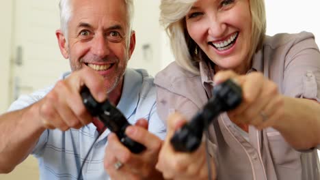 Couple-relaxing-together-on-the-couch-playing-video-games