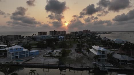 el atardecer en la playa de ft. myers, florida