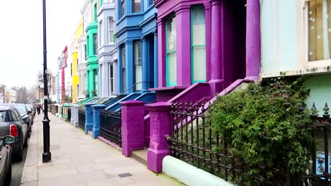 Lancaster-Road-Casas-Con-Colores-Vibrantes-En-El-Distrito-De-Notting-Hill,-Cerca-De-Portobello-Road-En-Londres,-Reino-Unido