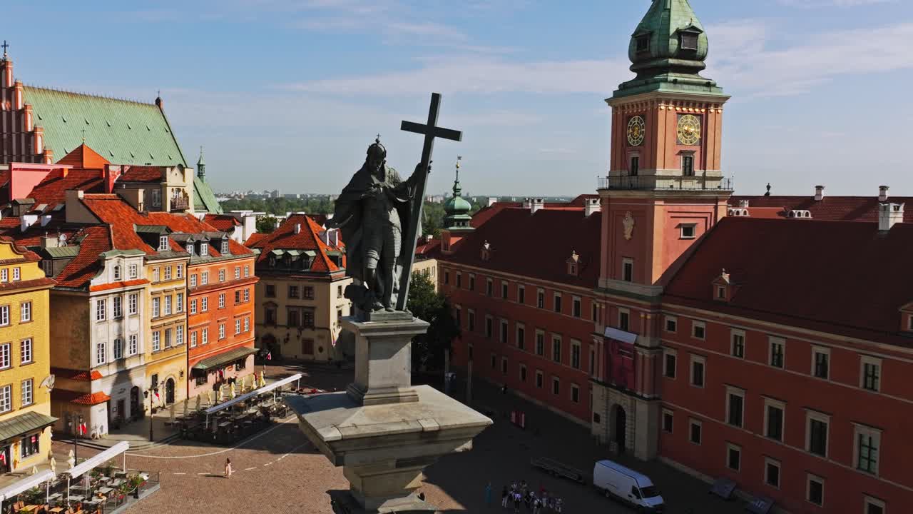 Cinematic Warsaw Old Town orbit of Sigismund Column, NATO unity or division
