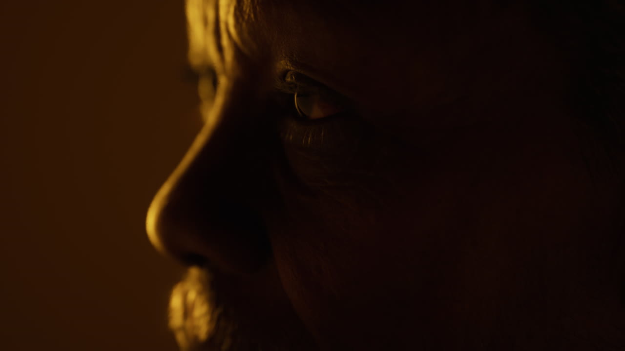 un hombre afroamericano muy viejo