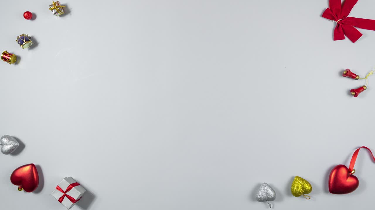 caja de regalos marrón atada con una cinta roja aparece en el marco, gira y se detiene lentamente. concepto de vacaciones y preparación de regalos.