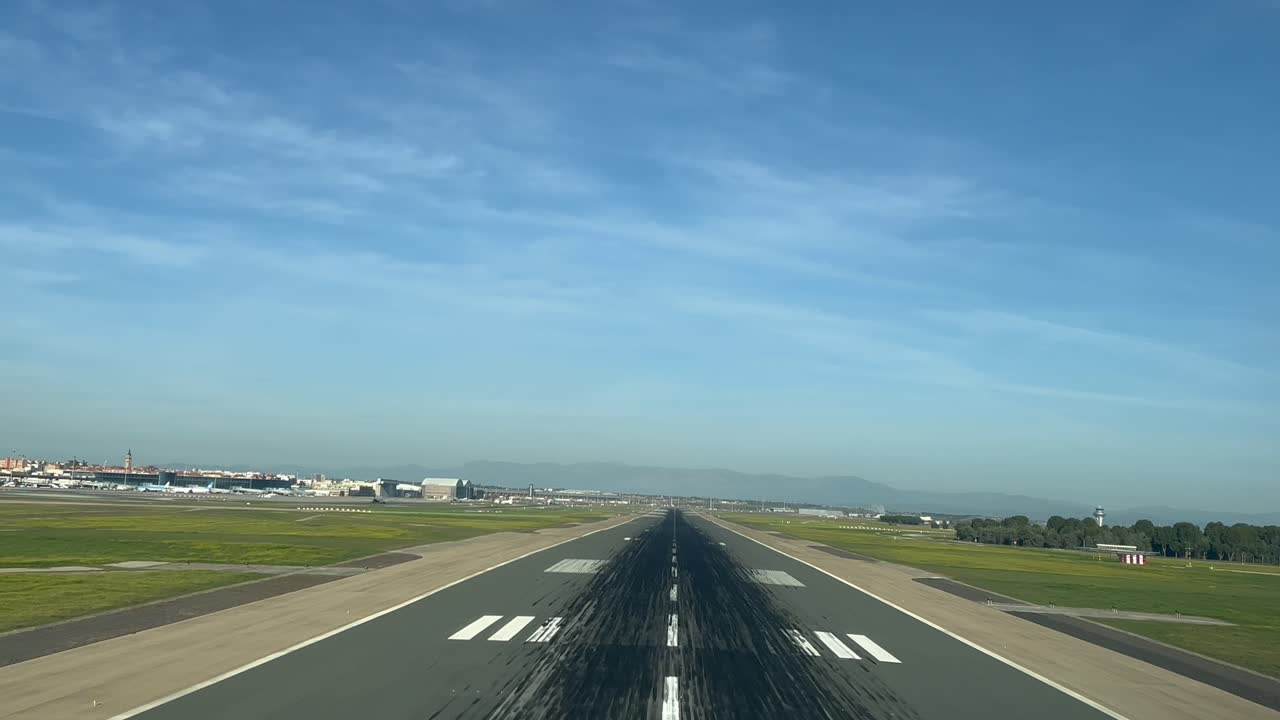 aterrizaje en tiempo real en la pista 32r visto por los pilotos en una espléndida mañana de invierno