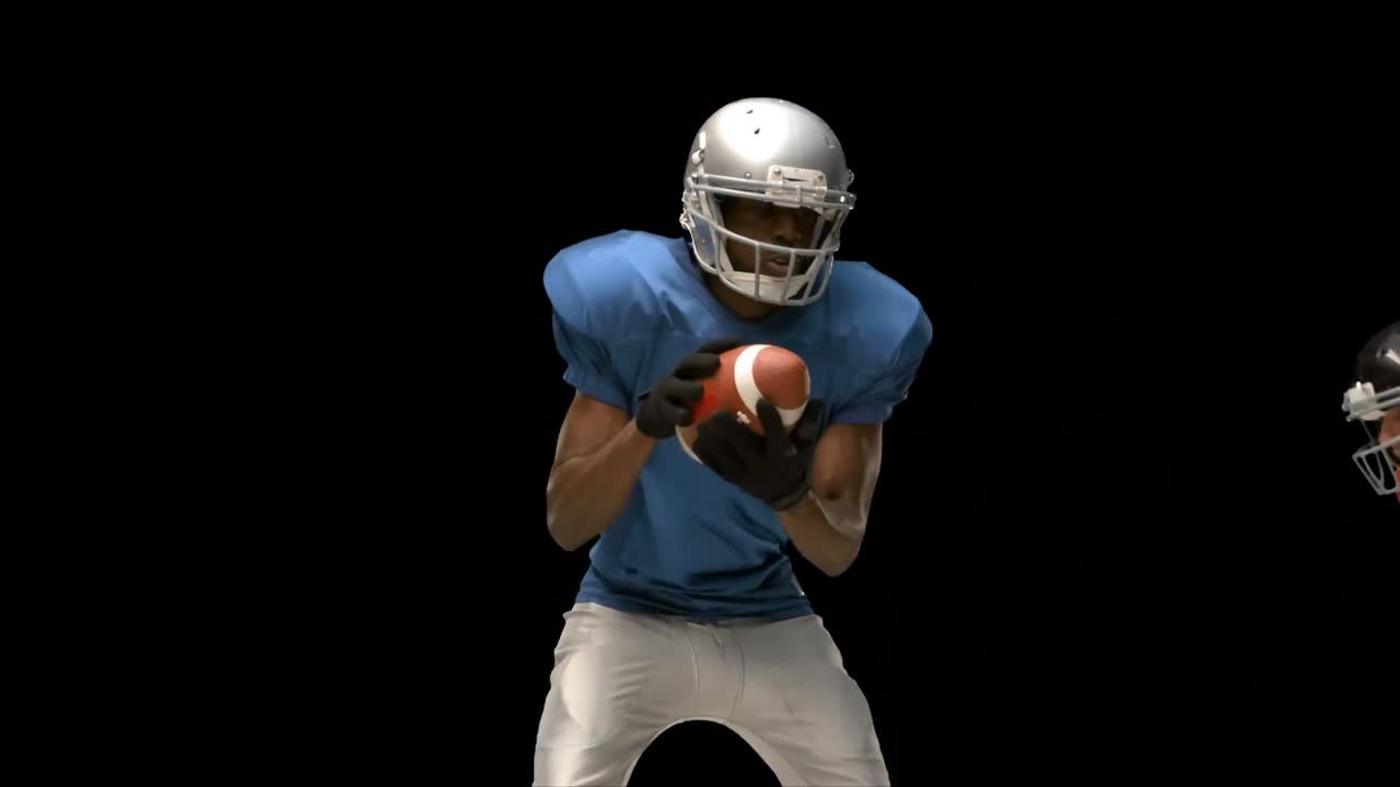 Giocatore di football americano serio che placa per il pallone