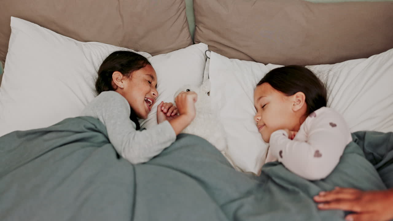 집에 있는 복합적인 보살 ⁇ 과 가족