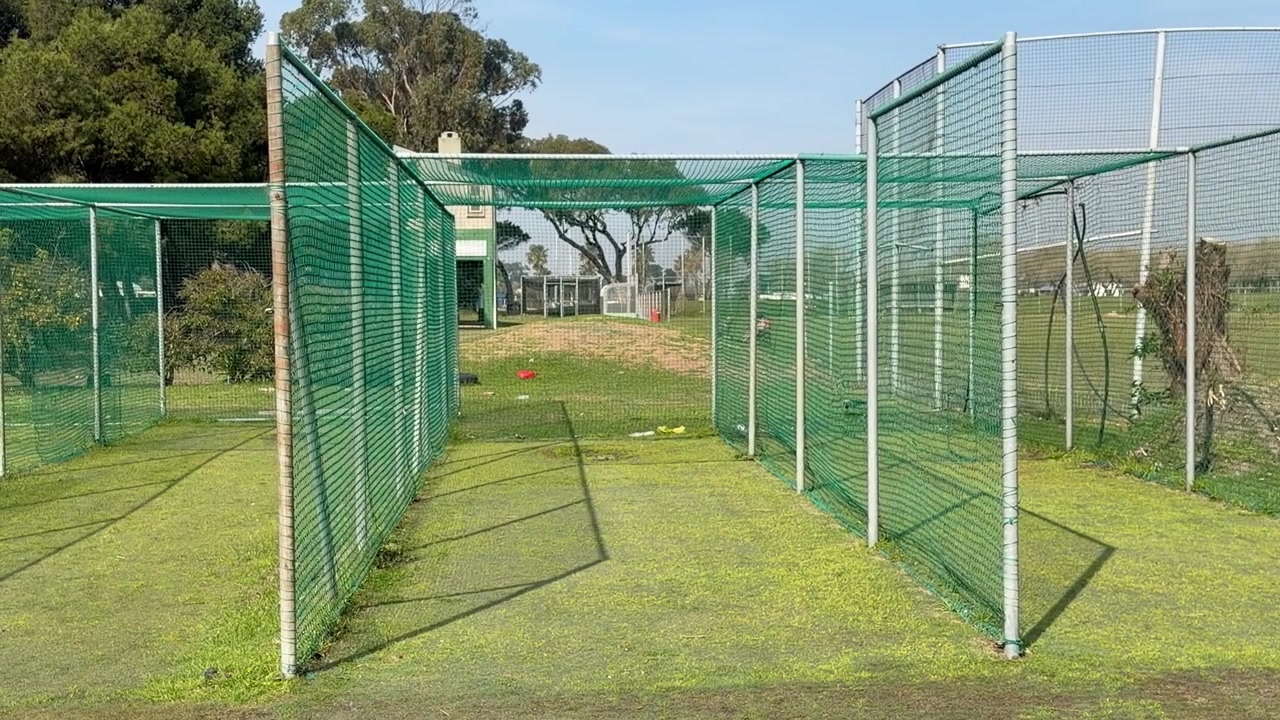 Reti da cricket presso un club di cricket amatoriale.
