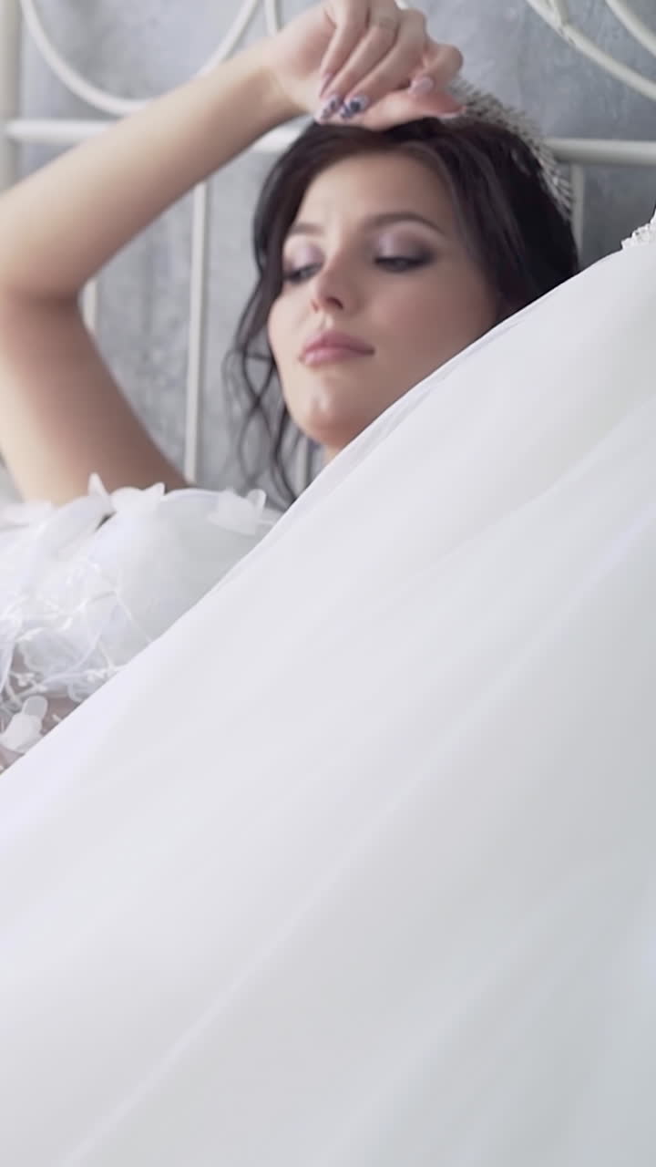 hermosa novia en vestido de novia