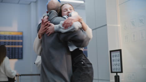 airport reunions and meetings