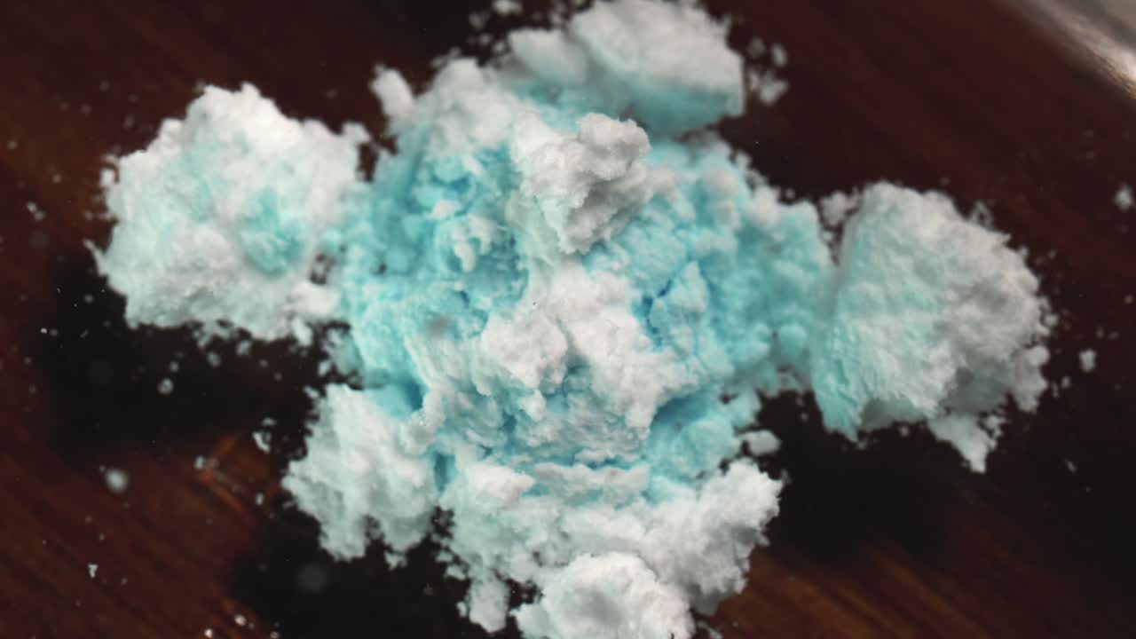 물에 녹는 알약의 속도를 20배 확대 1