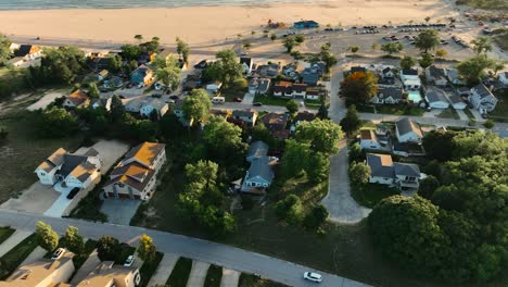 Drone-over-condos,-positioning-for-a-shot