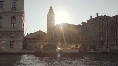 Wide-shot-of-Samuele-tower-revealing-sun-that-flares-the-lens,-Venice,-Italy