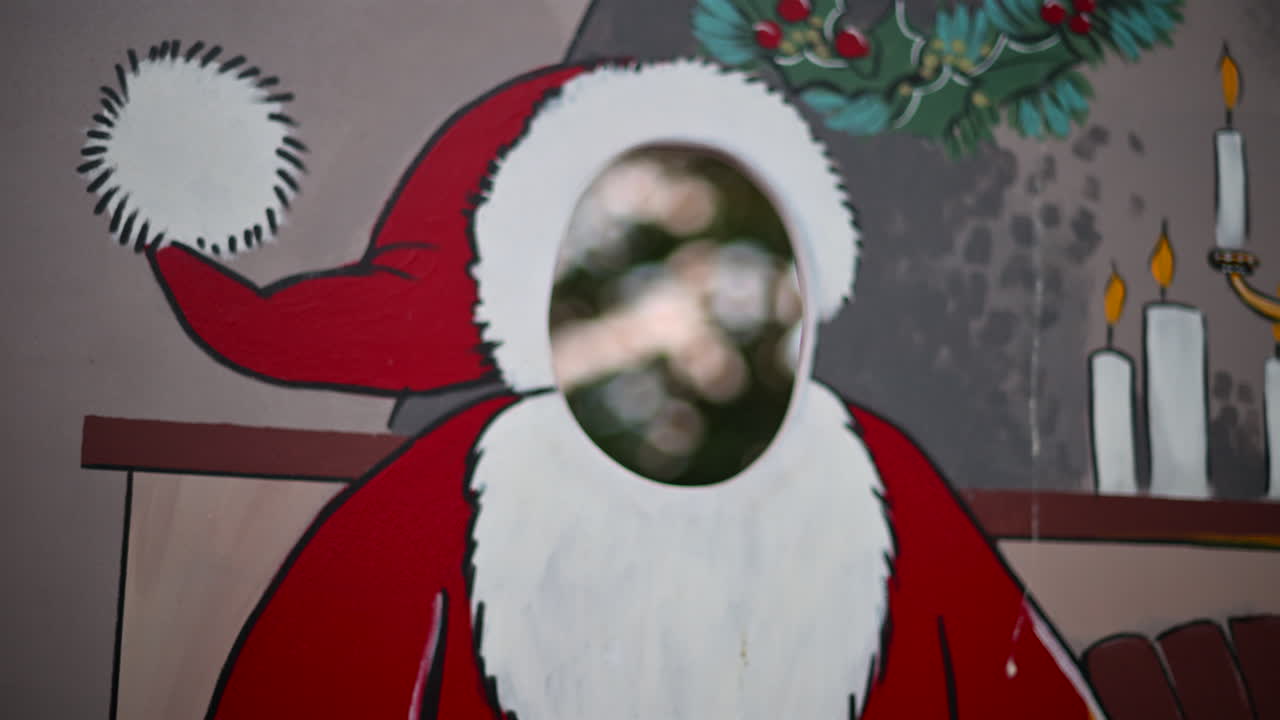 Slavnostní vánoční figurína s motivem Santa Clause s otvorem pro obličej