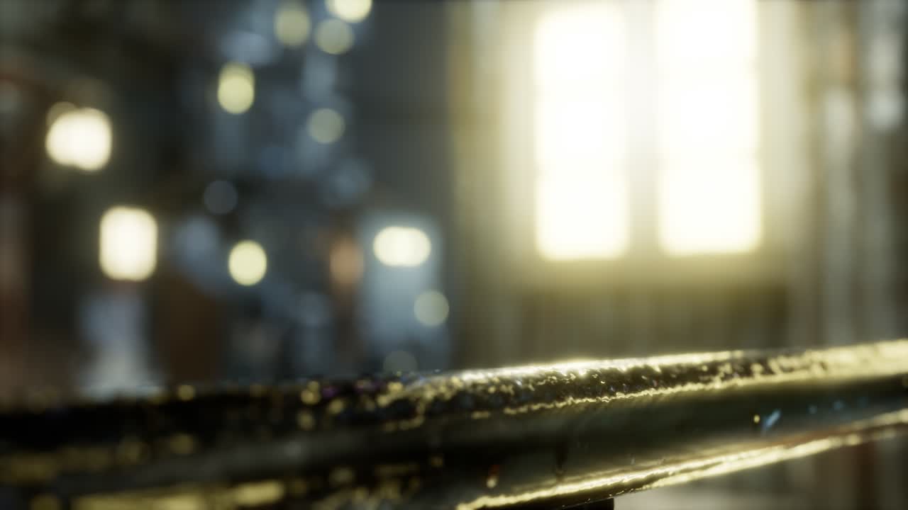 밤에 비가 내리면서 격리된 빈 도시 거리