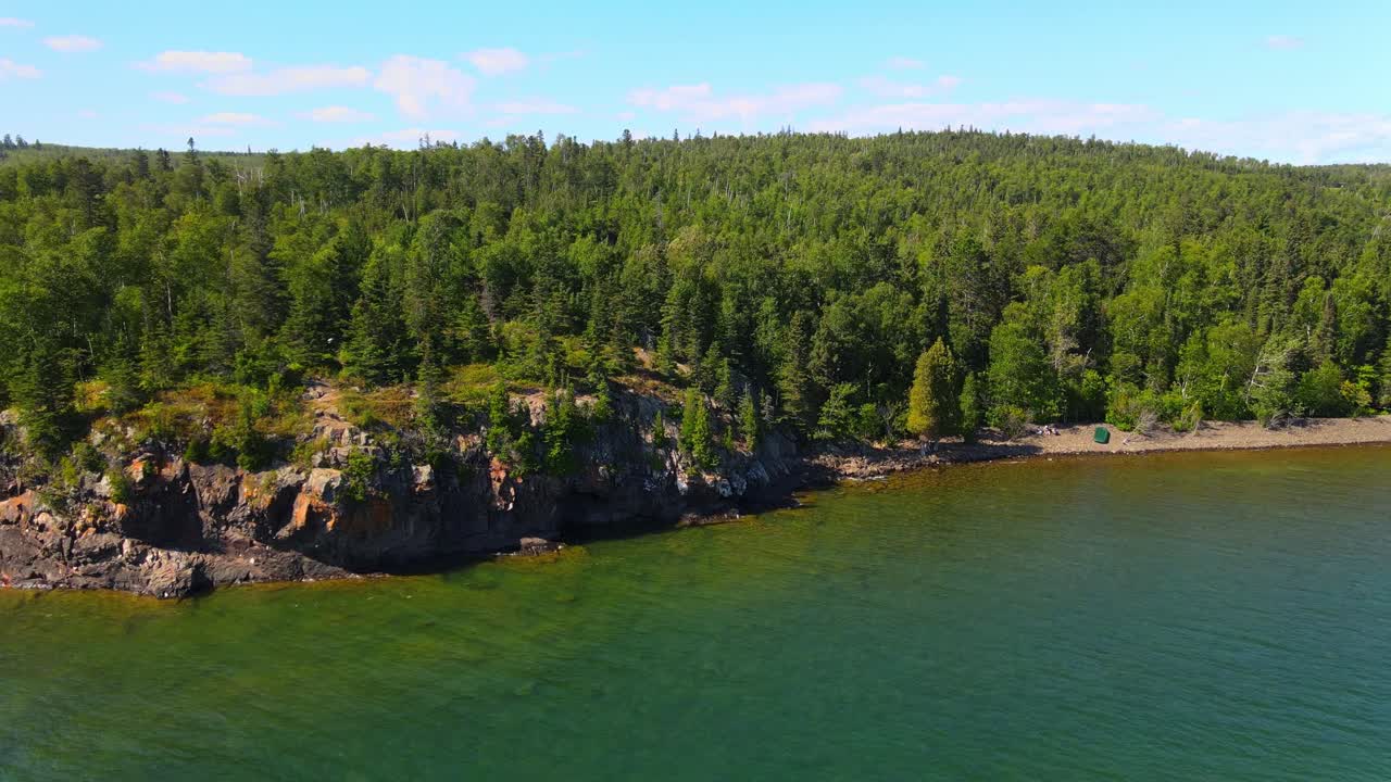 레이크 수퍼리어 미네소타 해안, 숲과 레이크 해안 여름 시간