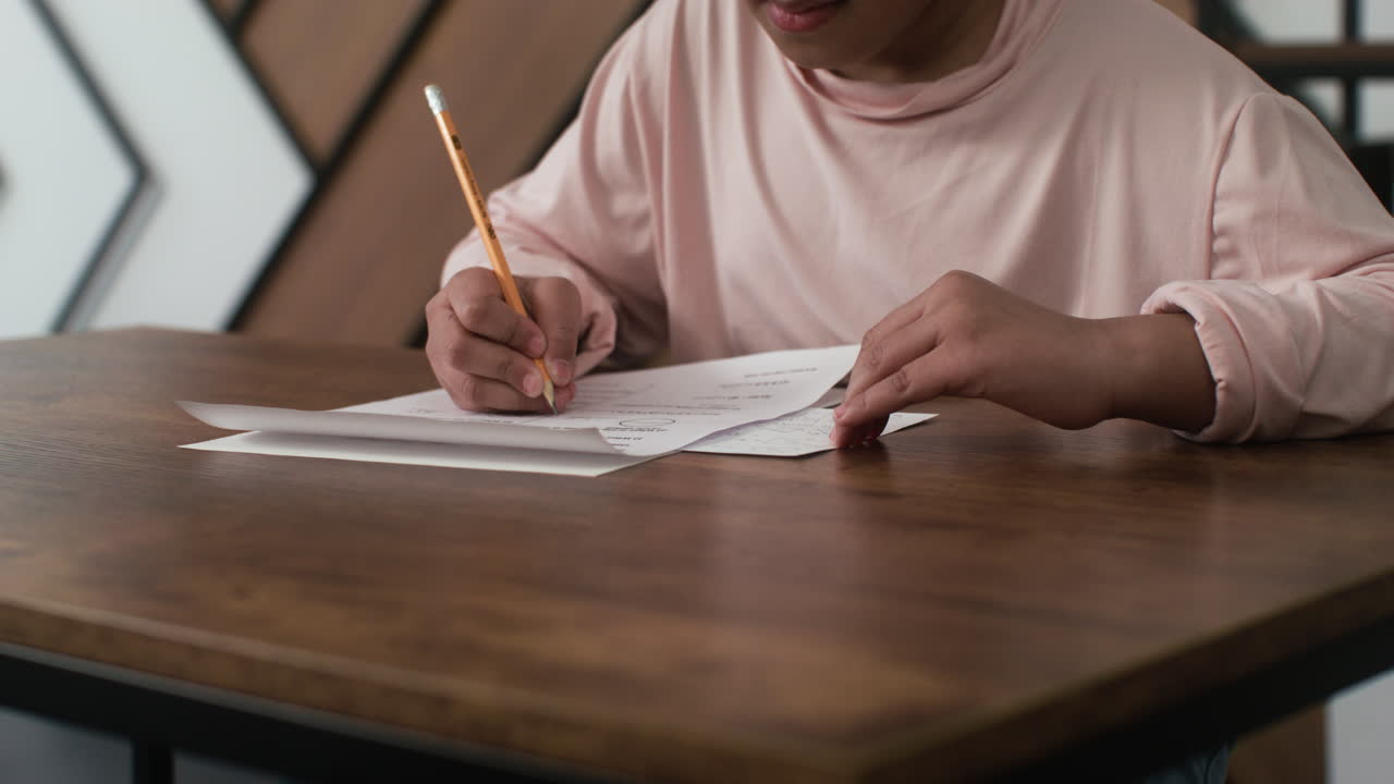 афроамериканская девушка в школе