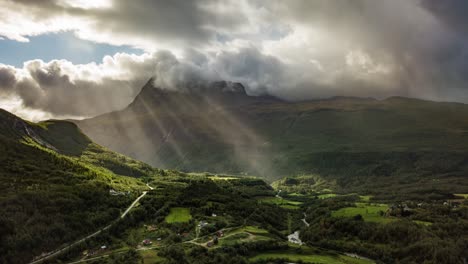 Nubes-Que-Pasan-Por-Encima-Del-Valle