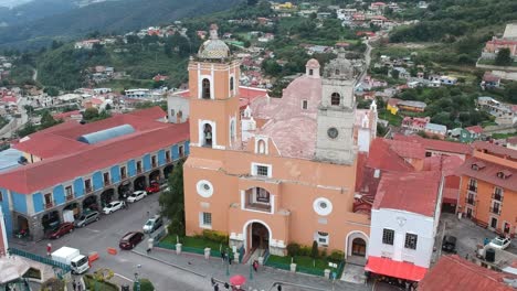 drone-shot-above-main-square-of-a-mexican-town-called-Real-del-Monte