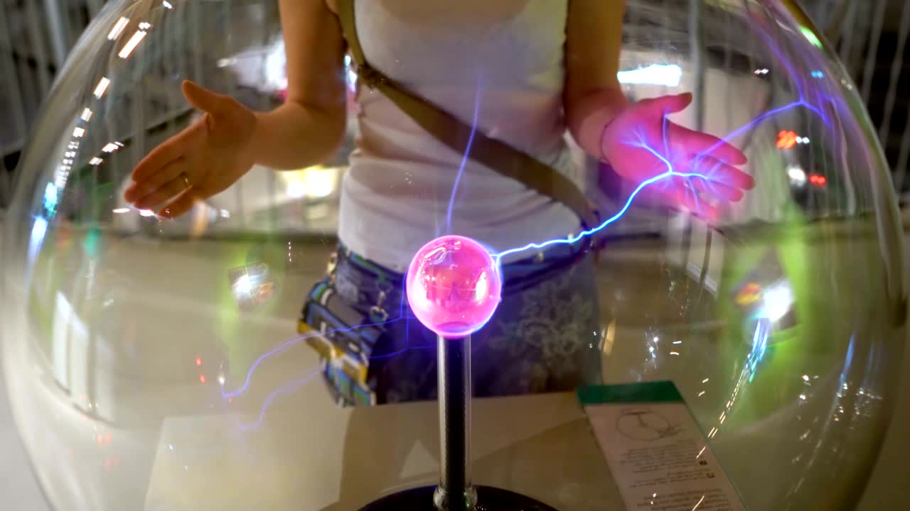 vista de cerca de la bola de plasma