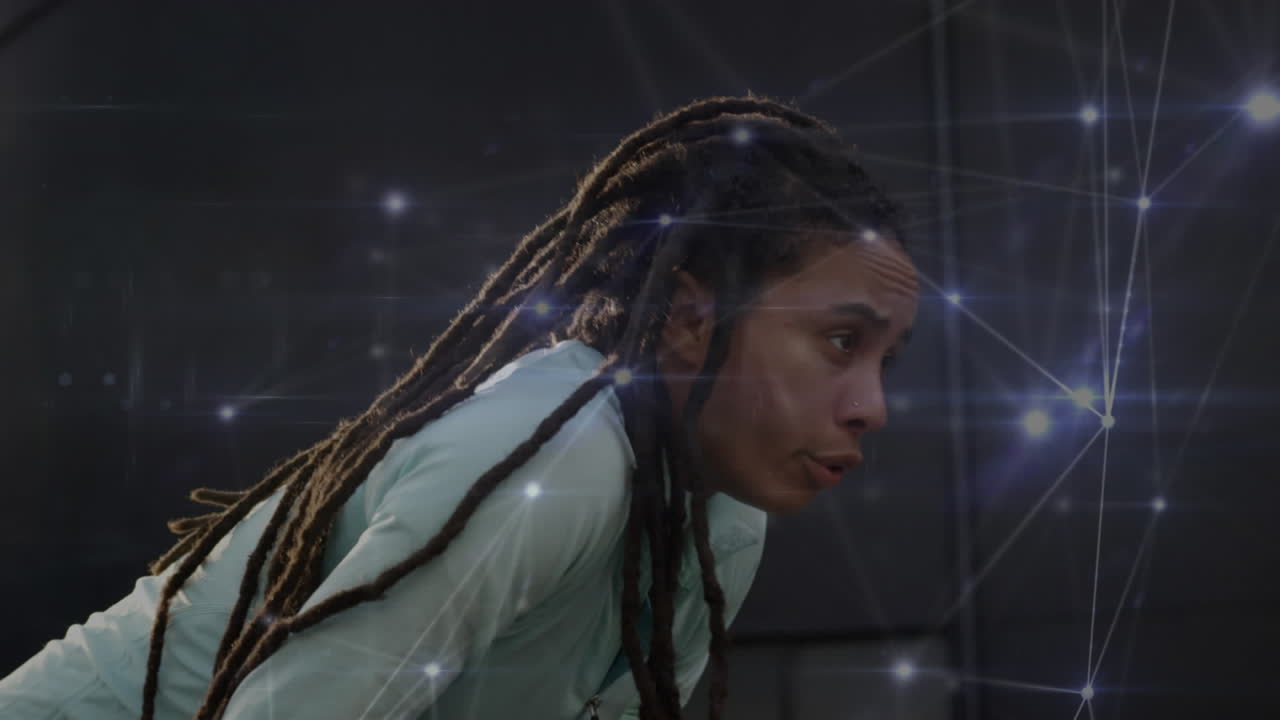 animación de la red de conexiones sobre la mujer en forma que hace ejercicio