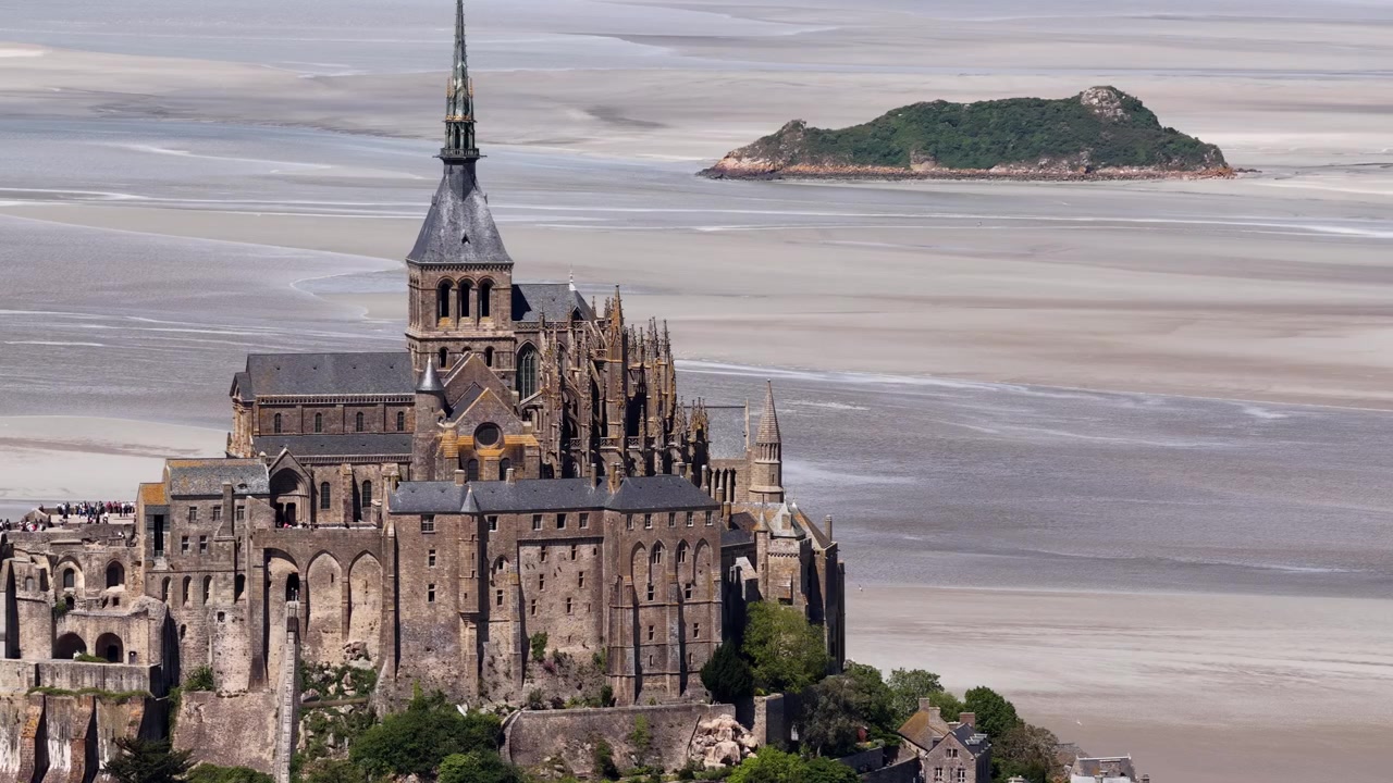 Abadia do Monte Saint-Michel, histórica abadia medieval em uma ilha de maré na Normandia, França