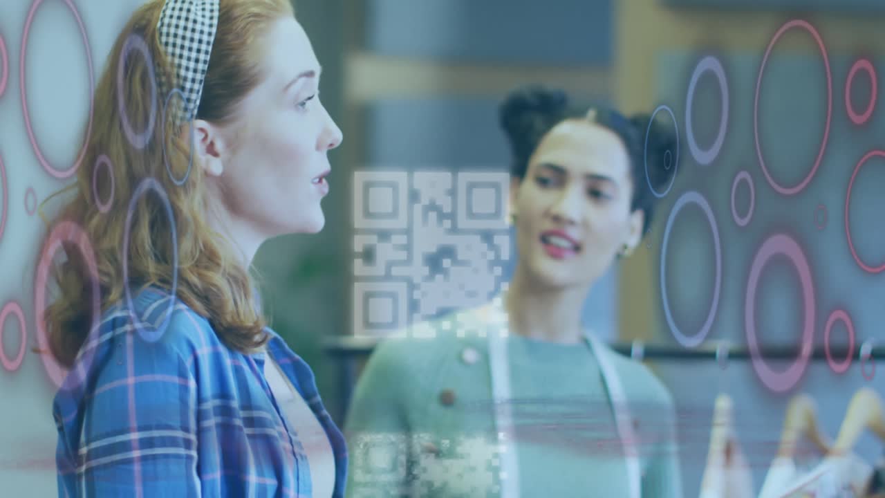 animación de código qr y procesamiento de datos sobre diversas personas de negocios en la oficina.