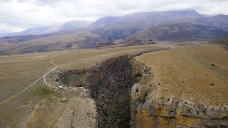 cañón de kazıkliali de las cadenas montañosas de aladaglar imágenes aéreas de drones de alta calidad 4k