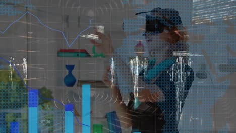 Animación-Del-Procesamiento-De-Datos-Y-Mapa-Mundial-Sobre-Una-Empresaria-Caucásica-Usando-Auriculares-Vr