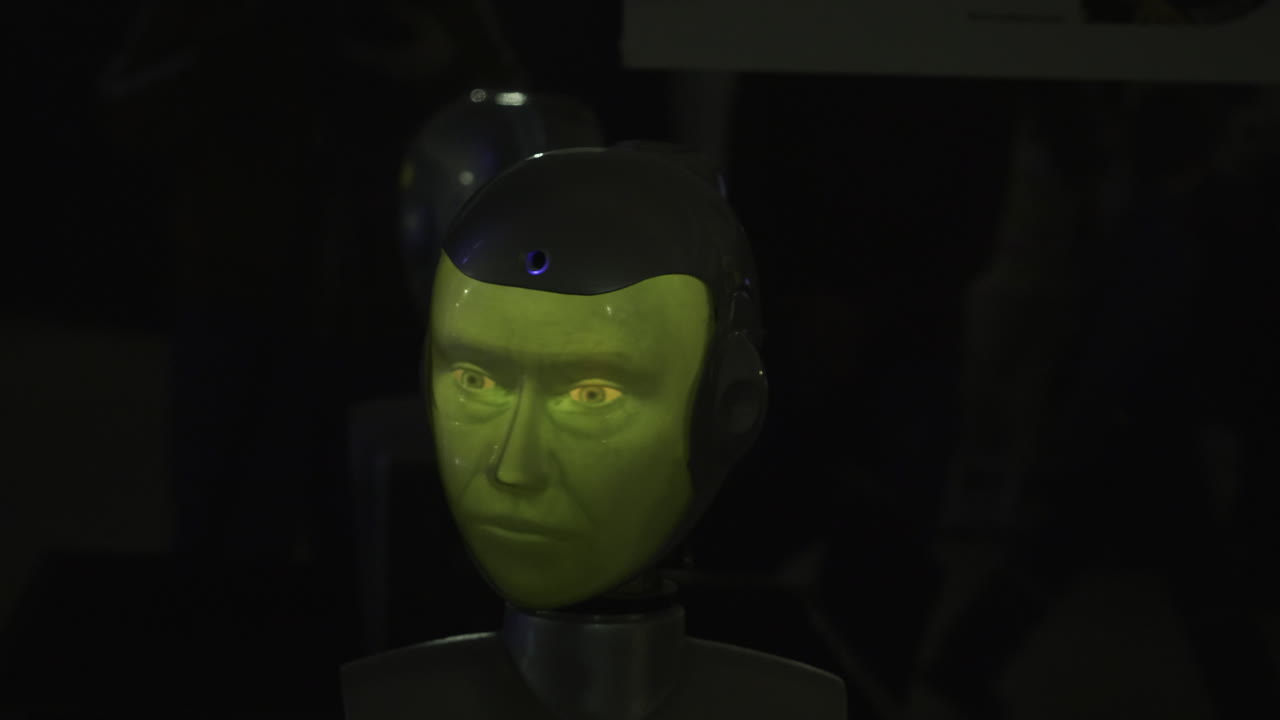 Exhibición de cabeza de robot retro
