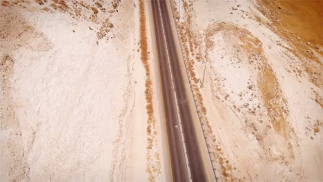 vista aérea de una carretera del desierto