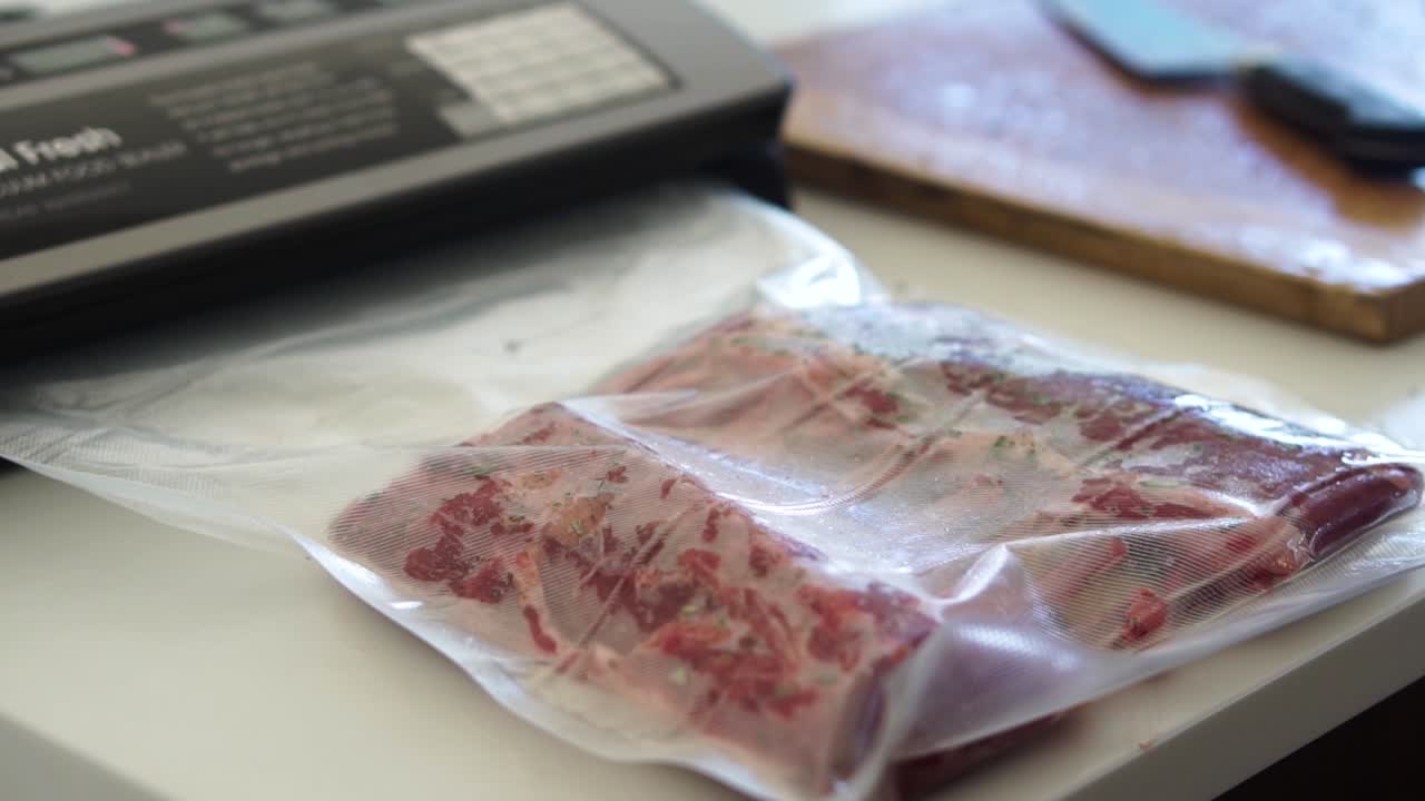 carré di agnello sottovuoto prima di sous vide