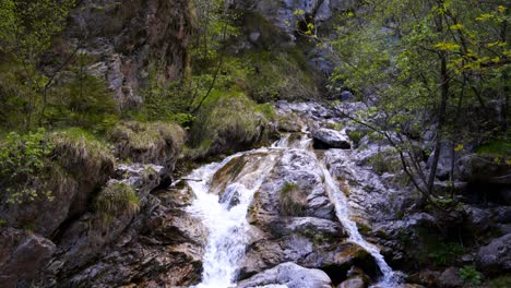 Cascada-En-El-Río-Val-Vertova,-Cerca-De-Bérgamo,-Valle-Seriana,-Italia